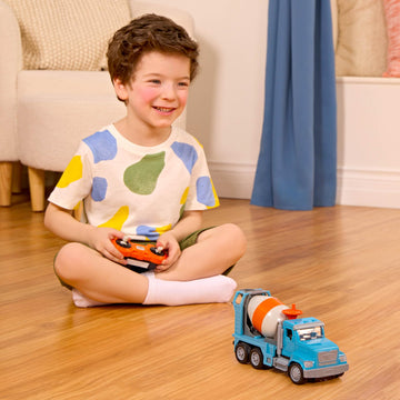 Driven by Battat - 1:24 Scale Remote Control Cement Truck - R/C Toy Cement Mixer - Toy Construction Vehicle for Kids 3 Years + -