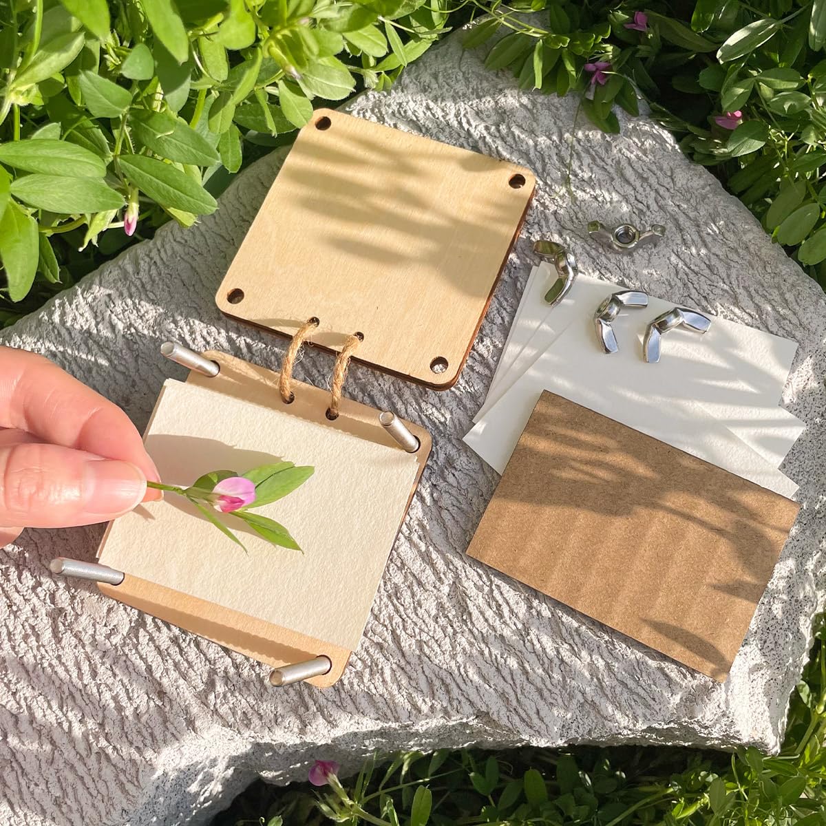 Happinit Micro Flower Press, Small Flowers Press Kit, Pocket Flower Pressing, Mini Plant Preservation Kit for Arts and Crafts Lo