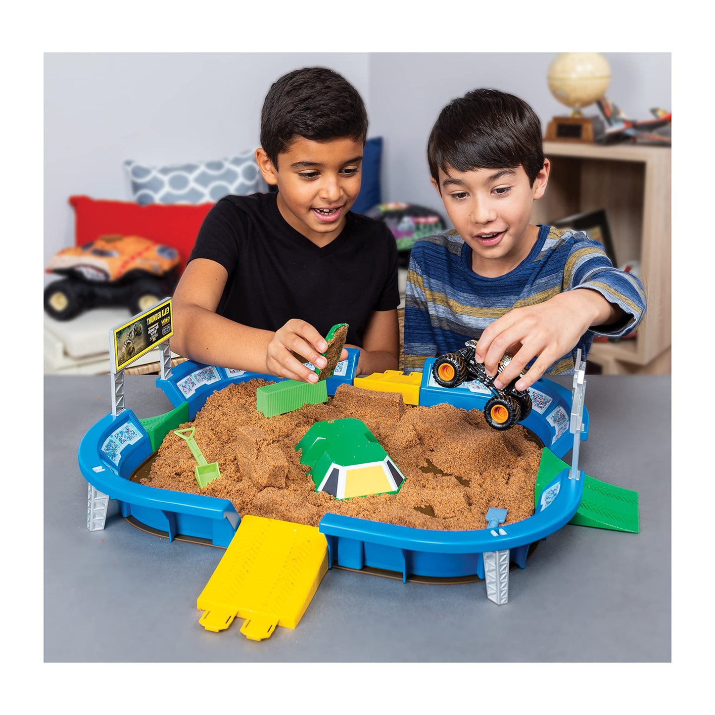 Monster Jam 24-Inch Dirt Arena Playset with 2lbs Monster Dirt & Exclusive Die-Cast Truck, Model 6046703, Plastic, Dirt Arena Color