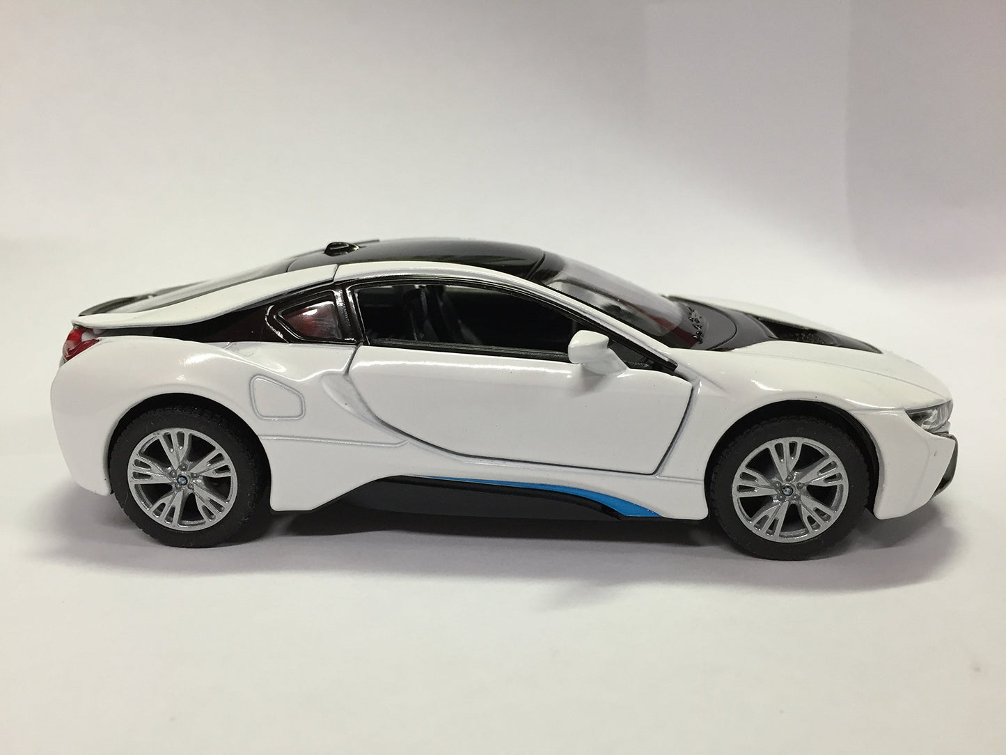 KiNSMART BMW i8 White 5'' 1:36 Scale Die Cast Metal Model Toy Car w/Pullback Action