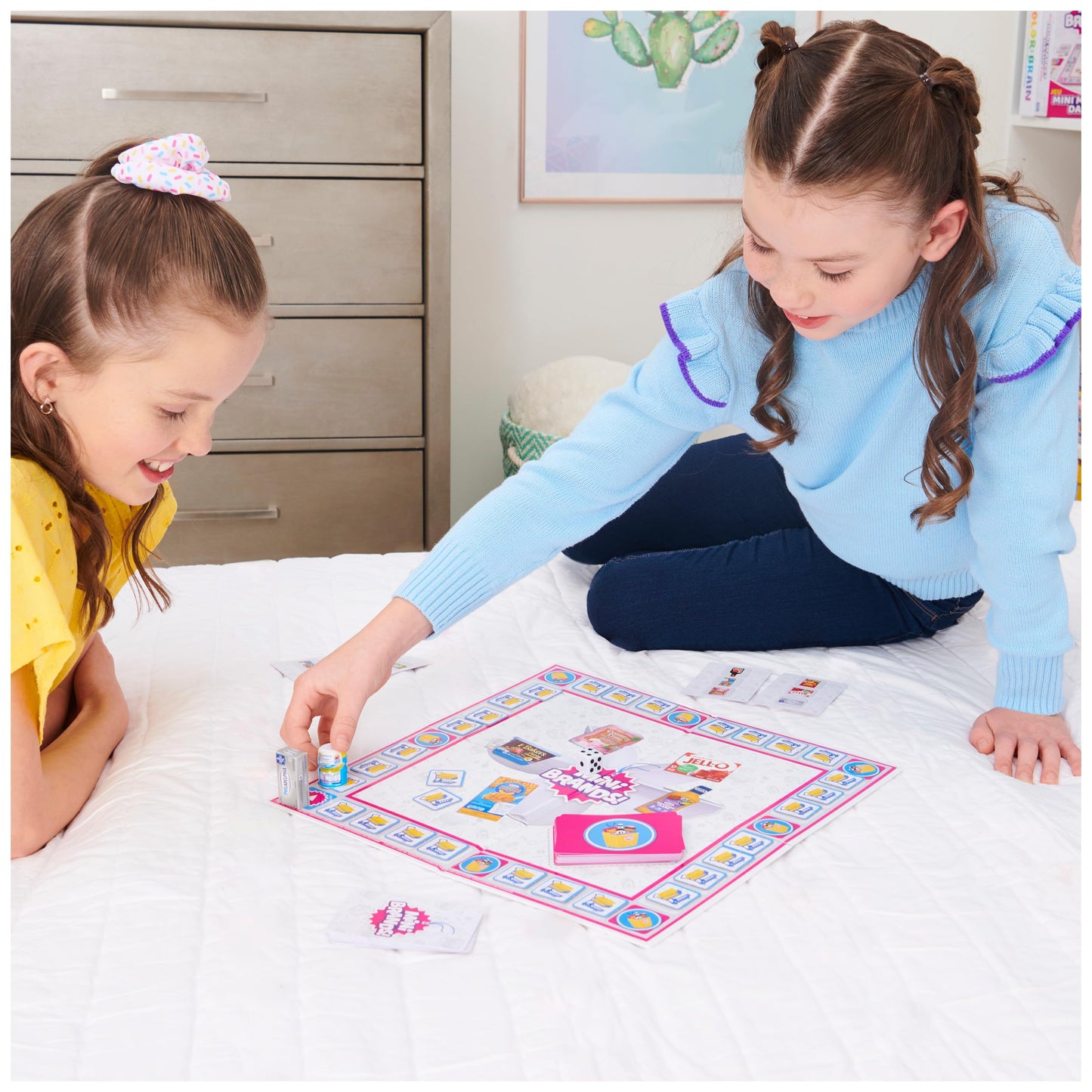 Spin Master Mini Brands Mini Market Dash Food Game for Kids 5+, Cardboard Board Game, Model 6060494