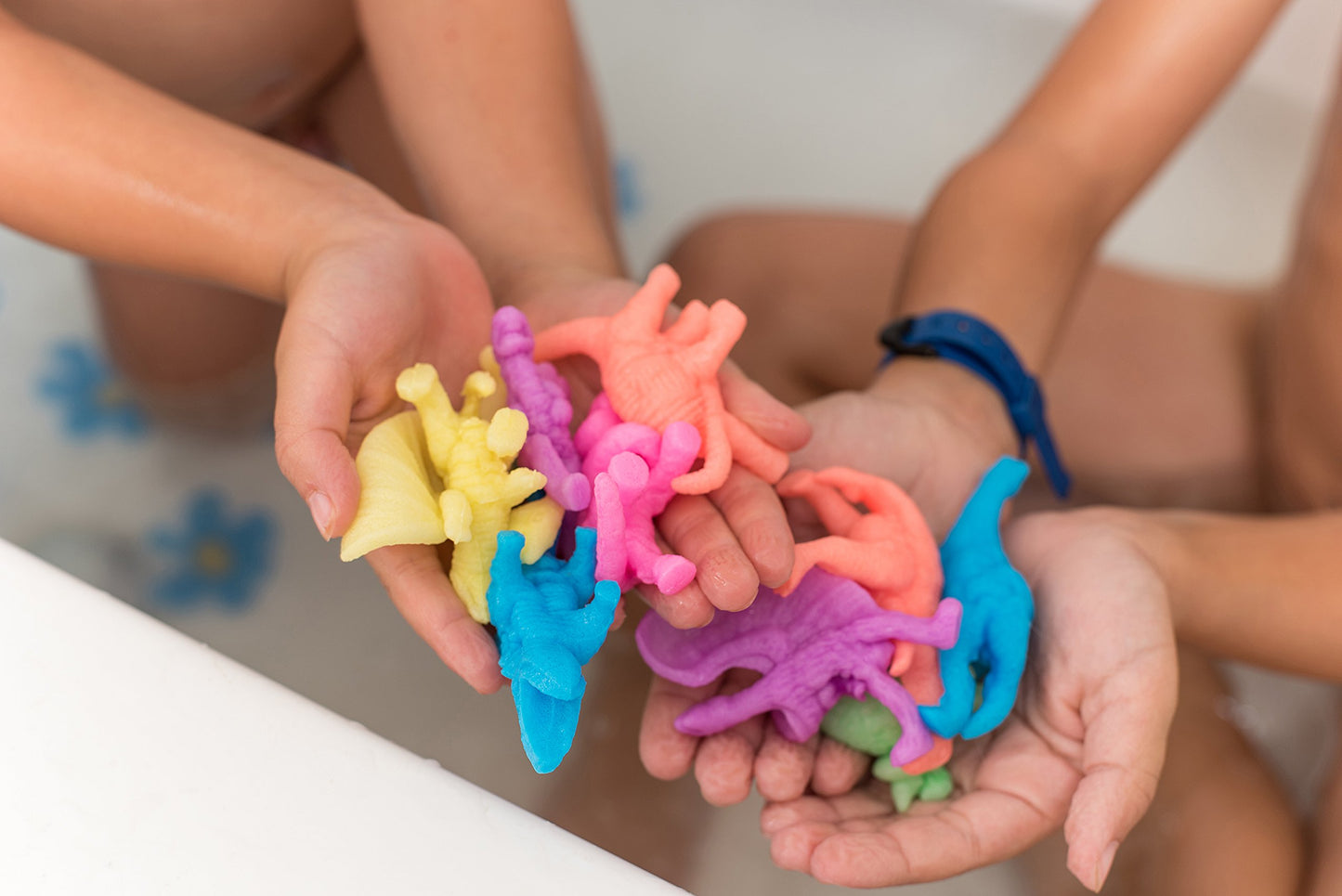 Ipidipi Toys Water Growing Dinosaur Toys For Kids - Dinosaur Party Favors For Kids, Goodie Bag Stuffers, Piñata Stuffers, School Prize Box For Boys, Growing Animals In Water - Pack Of 32