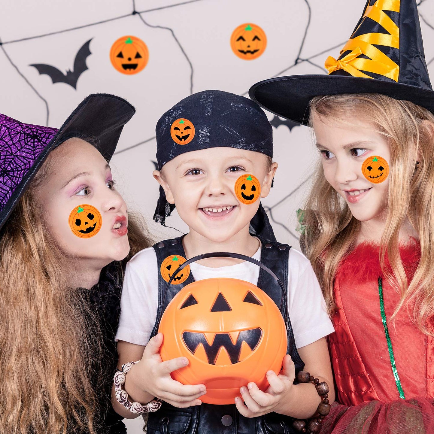 Outus 500 Pieces Pumpkin Stickers Halloween Roll Stickers Round Circle Face Stickers for Halloween Party Decoration