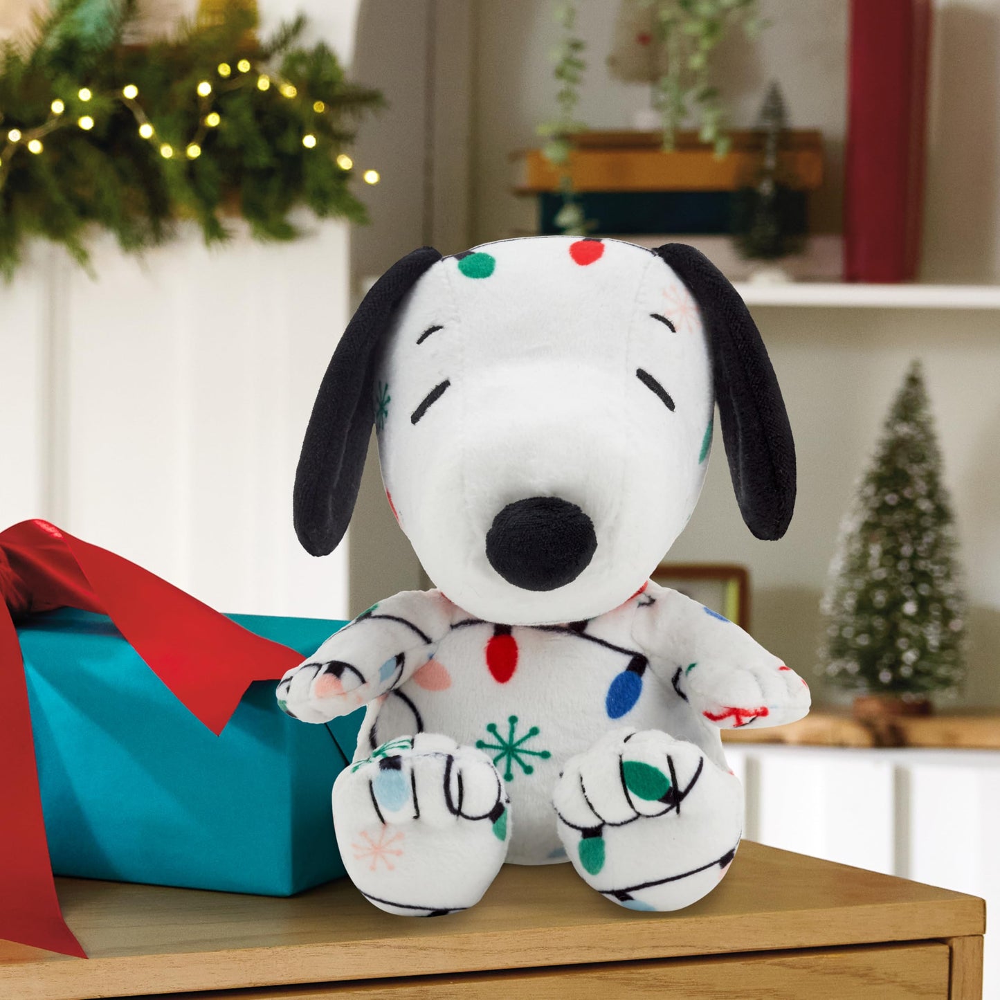 Hallmark Peanuts Holiday Plush Toy - 6" Christmas Lights Snoopy - Soft Fabric - Perfect Gift for Kids & Collectors
