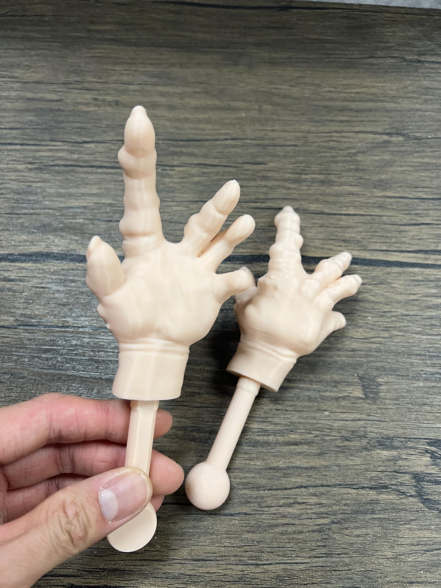 Munnygrubbers - 1 Pair Tiny Hands With Sticks - Mini Little Hand Stick Puppet - Halloween Costume - Strong Hand Prop - Scary Movies - Novelty Toy Gift - Tiktok Famous - (Creepy 1X Set)