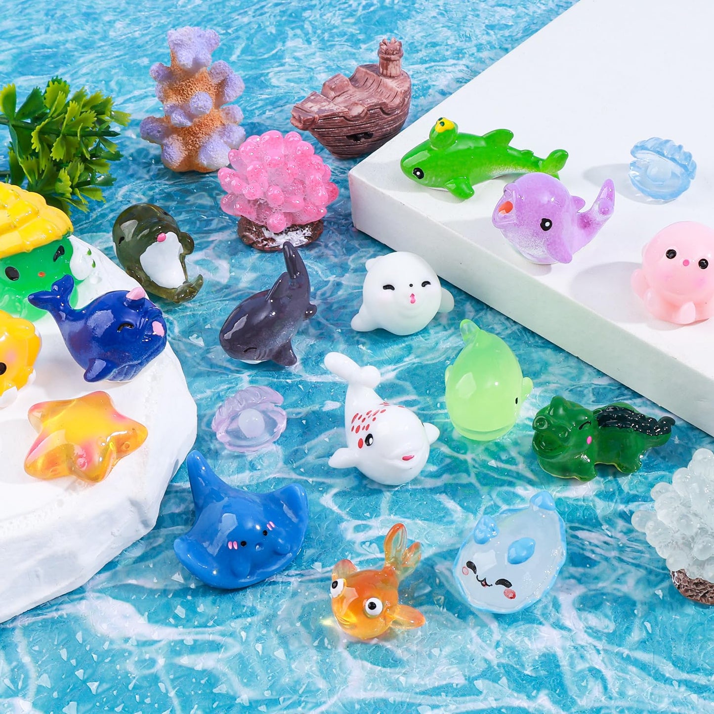dsooldre 50pcs Mini Ocean Resin Animals Tiny Sea Animals Figurines Marine Miniature Plastic Animals Aquarium Ornaments Decoratio