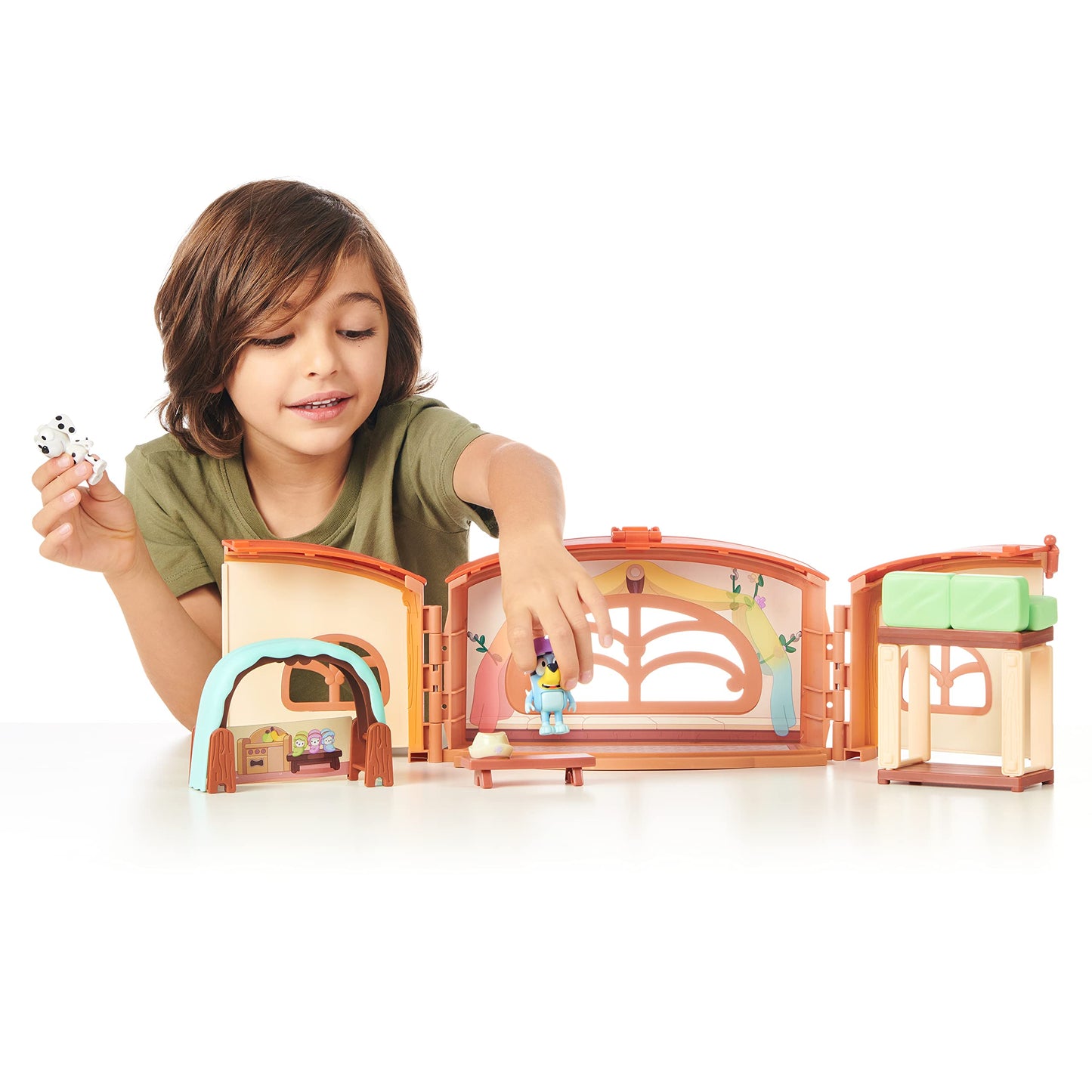 Bluey School Friends - Calypso'S School Playset, 2.5-3' Chloe Posable Figures & Playset
