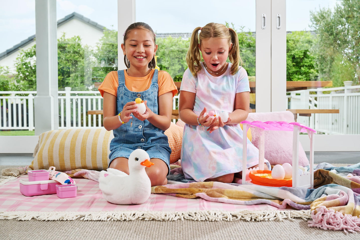 Pets Alive Mama Duck Surprise By Zuru, 4 Surprise Eggs, Baby Ducklings, 10+ Sounds, Walking Toy, Interactive Girls Toy, Ages 3+