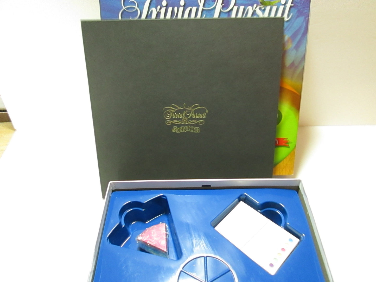 Hasbro Gaming Trivial Pursuit Junior Game (5th Edition) - Fun Family Trivia Board Game for Kids, Model 6250