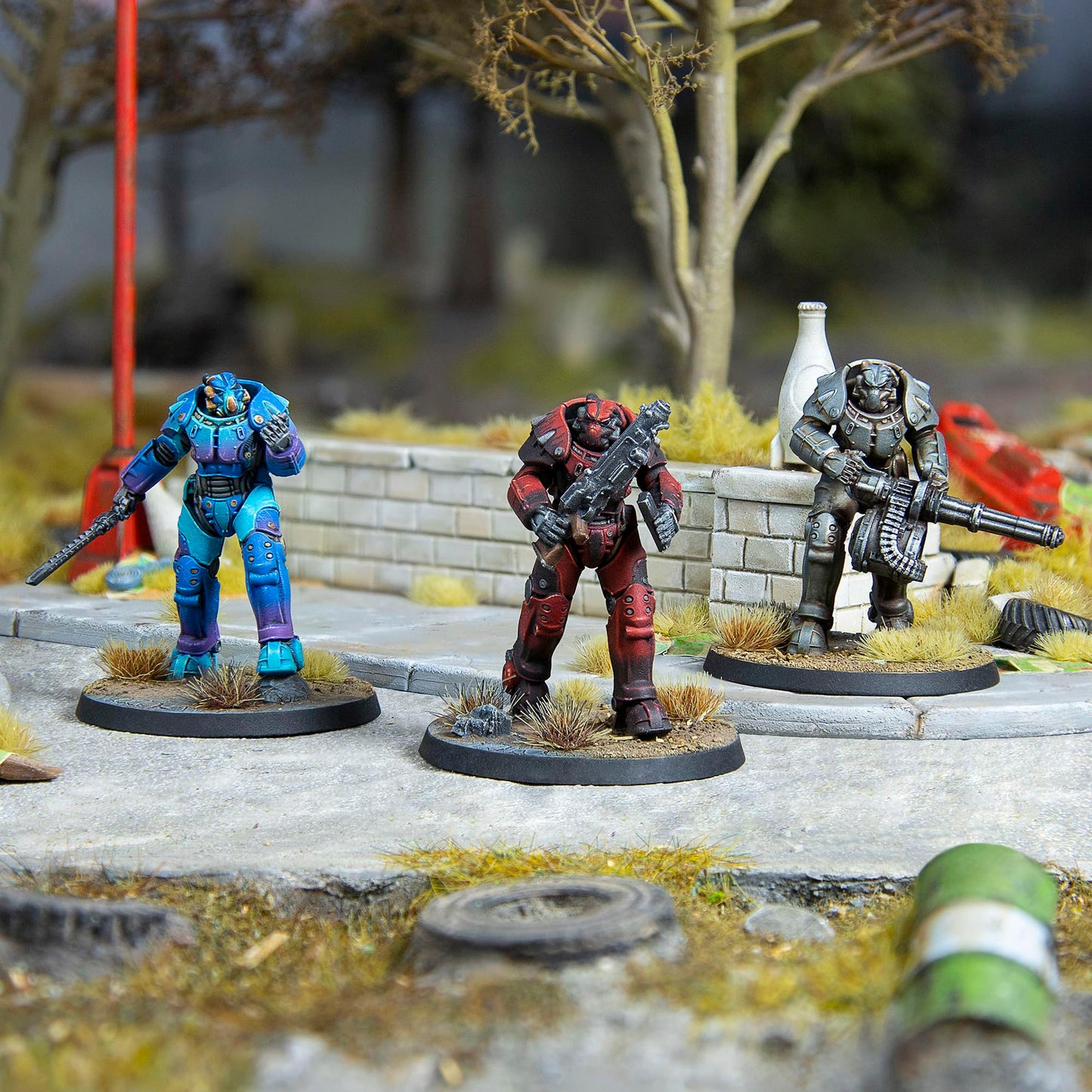 Modiphius Entertainment: Fallout: Wasteland Warfare - Unaligned: X-01 Power protective covering - 3 Figures  Unpainted Miniatures  Scenic Bases  Tabletop Miniatures