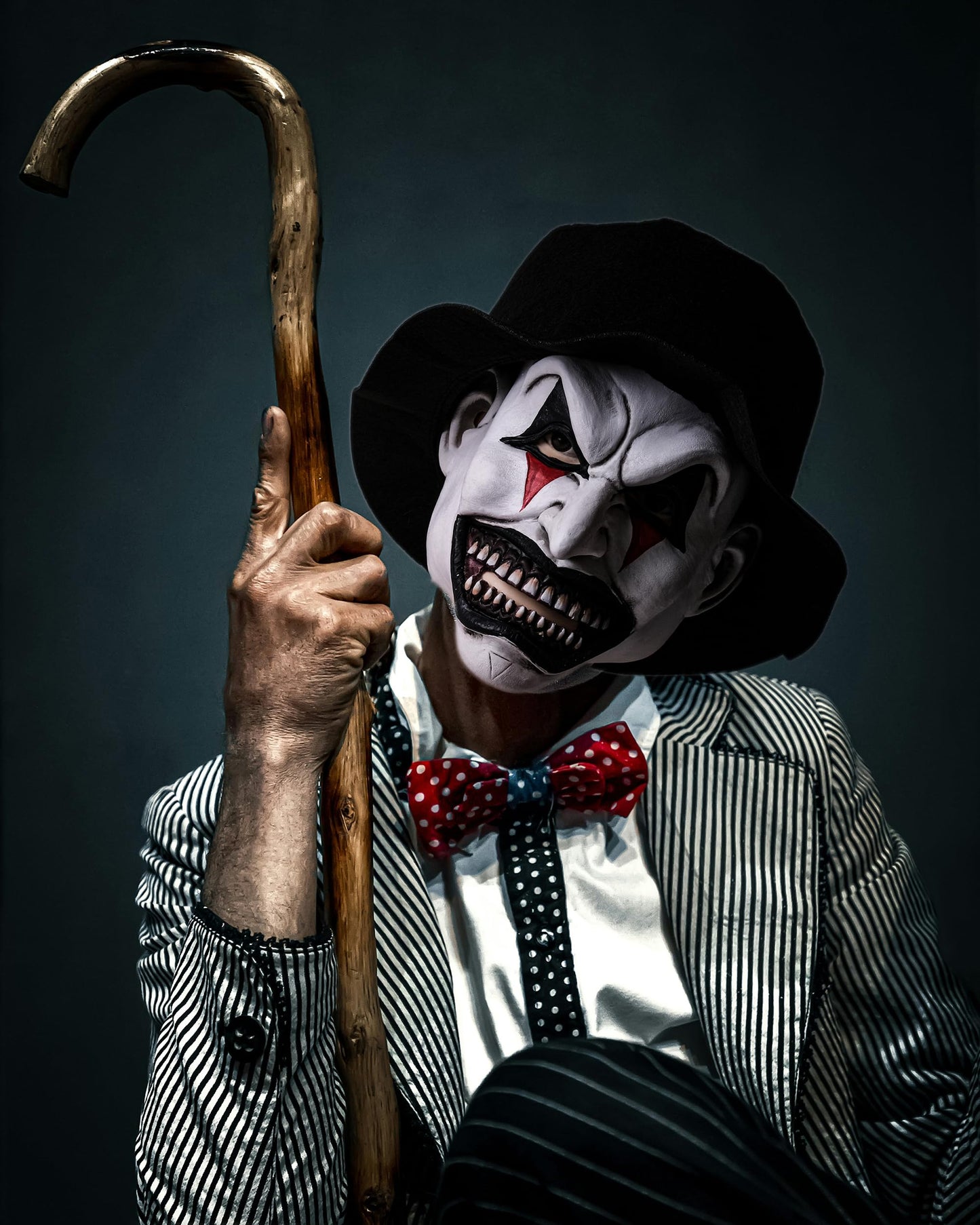 Wellinology Smiling Evil Clown Mask Halloween Scary Mask, Latex Creepy Half Face Elastic Band Realistic Horror Ghost Devil Demon