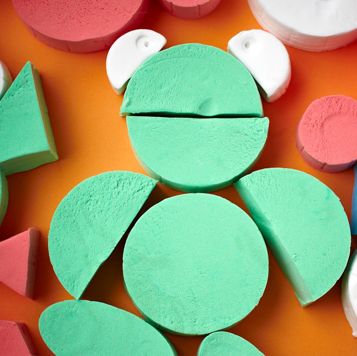 Mad Mattr is The Addictive, Super-Soft, and Satisfying Dough-Like Material That Shapes and molds Easily and Never Dries Out (1-1