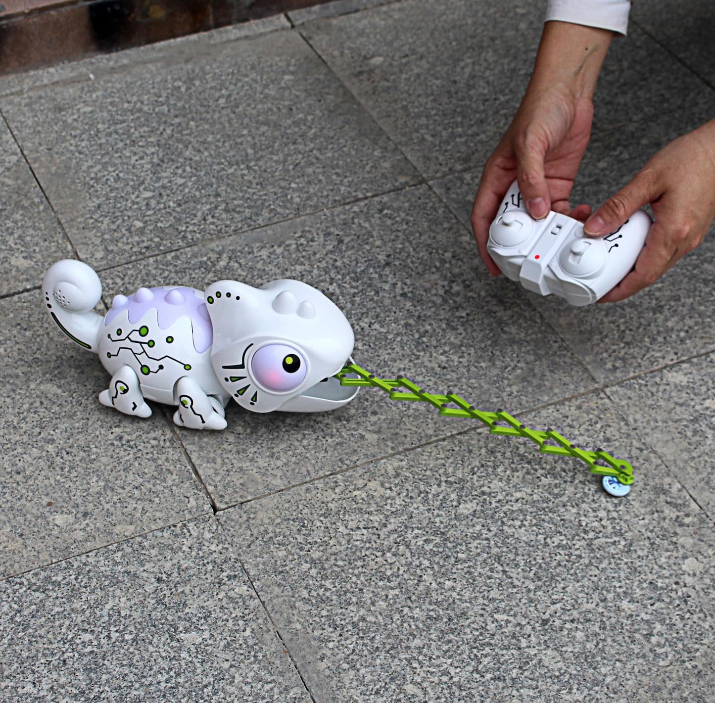 Tipmant RC Chameleon Remote Control Animal Toy Electric Lizard Electronic Pets Car Vehicle Kids Birthday Gifts