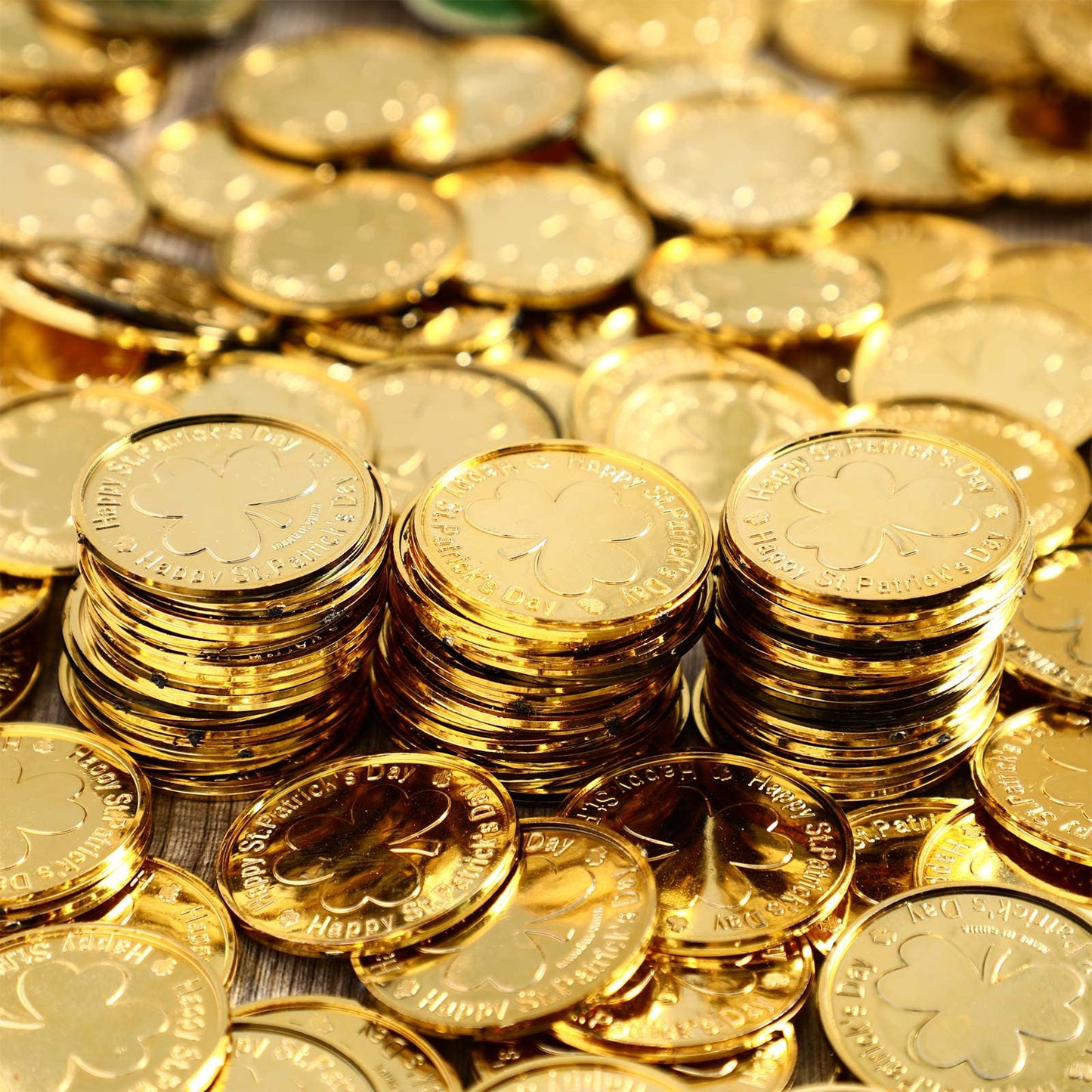 Sanwuta 400 Pieces Gold St. Patrick's Day Plastic Coins Bulk Lucky Shamrock Leprechaun Coins St Patricks Day Decorations with 3
