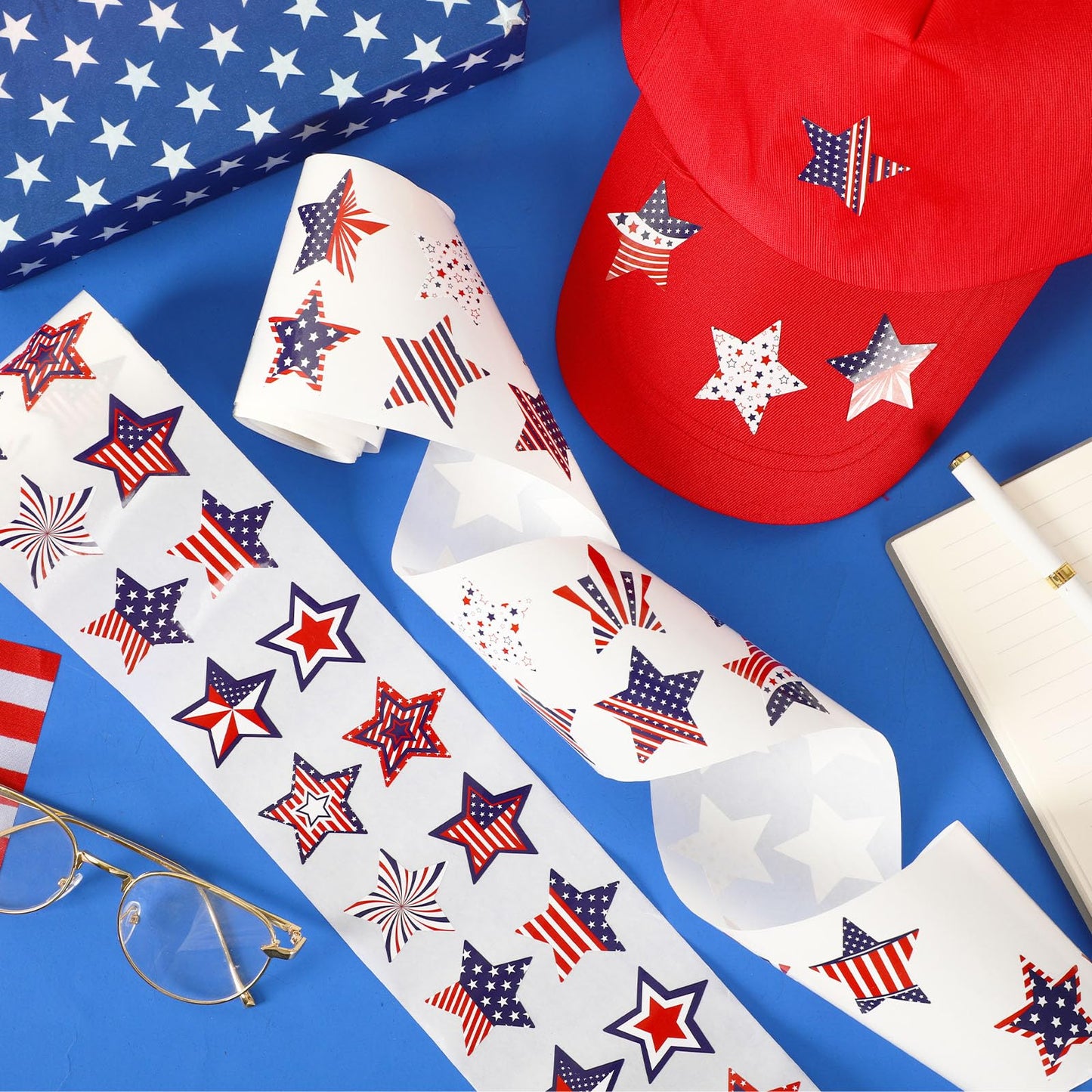 FEBSNOW Patriotic American Flag Stickers, 600 Pcs 2 Roll Fourth of July Red White Blue Star Stickers Self Adhesive Labels for In