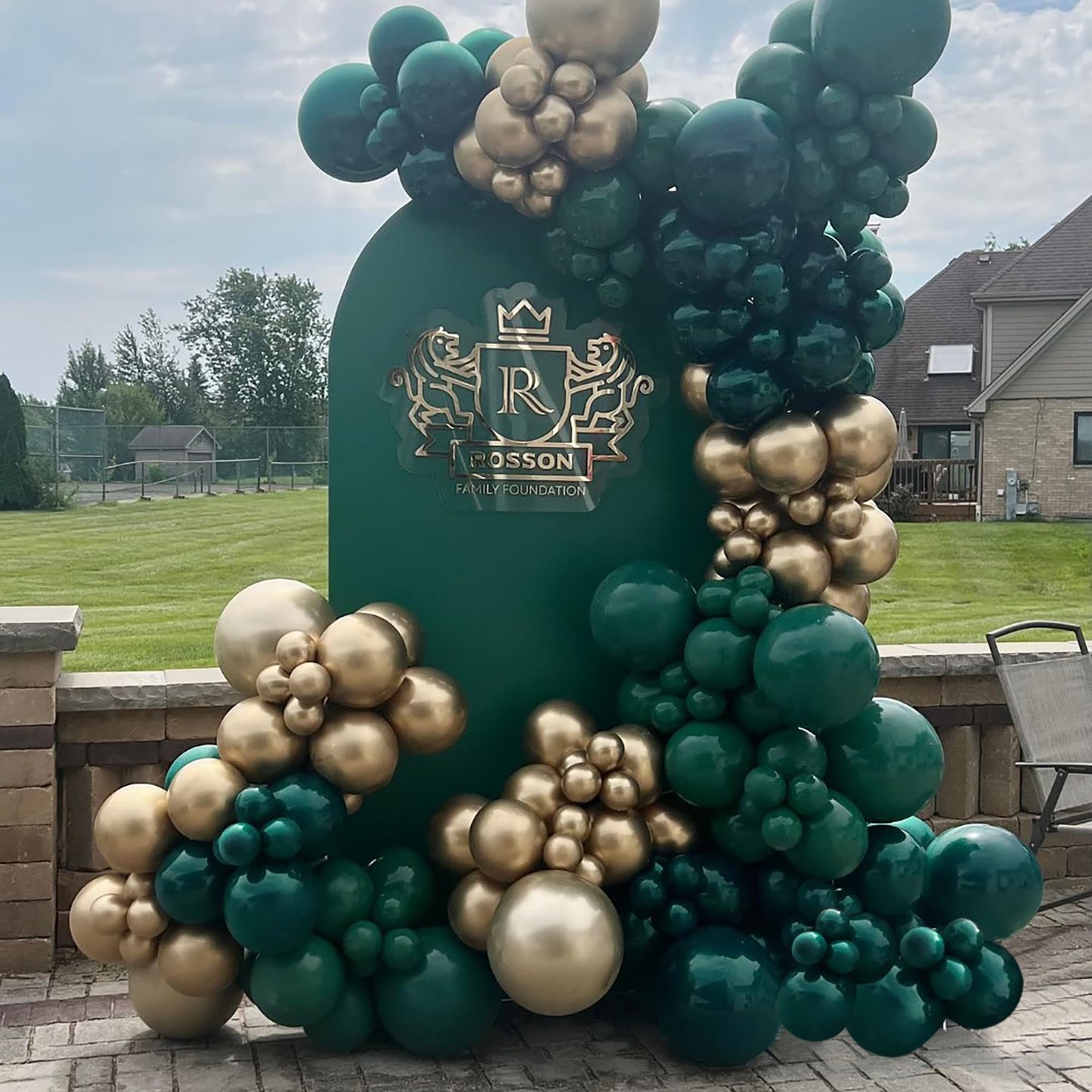 Momoshero 137Pcs Green And Gold Balloons Arch Garland Kit, Dark Emerald Green Hunter Forest Sage Green Metallic Gold Balloon For