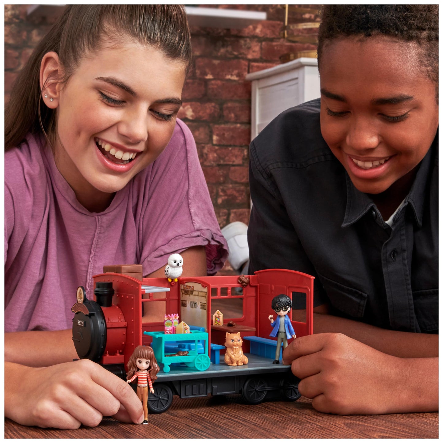 Wizarding World Hogwarts Express Train Playset with 2 Figures, 10 Accessories, Plastic, Model 6064928, for Kids Ages 6 and Up