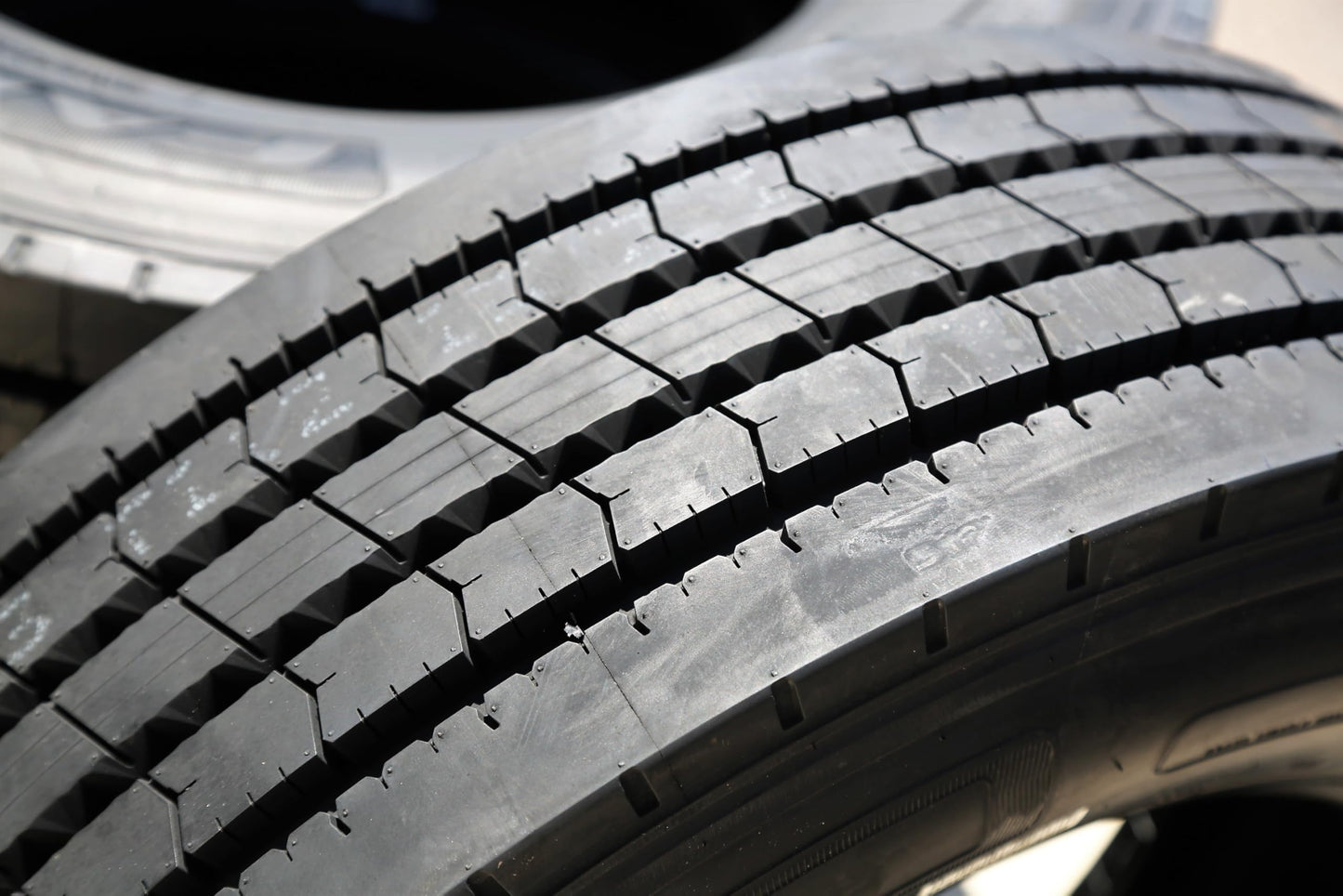 Fortune FAR602 225/70R19.5 G