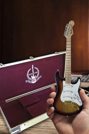 Axe Heaven Fs-022 Licensed Fender Stratocaster 60Th Anniversary Set - Case And Mini Guitar