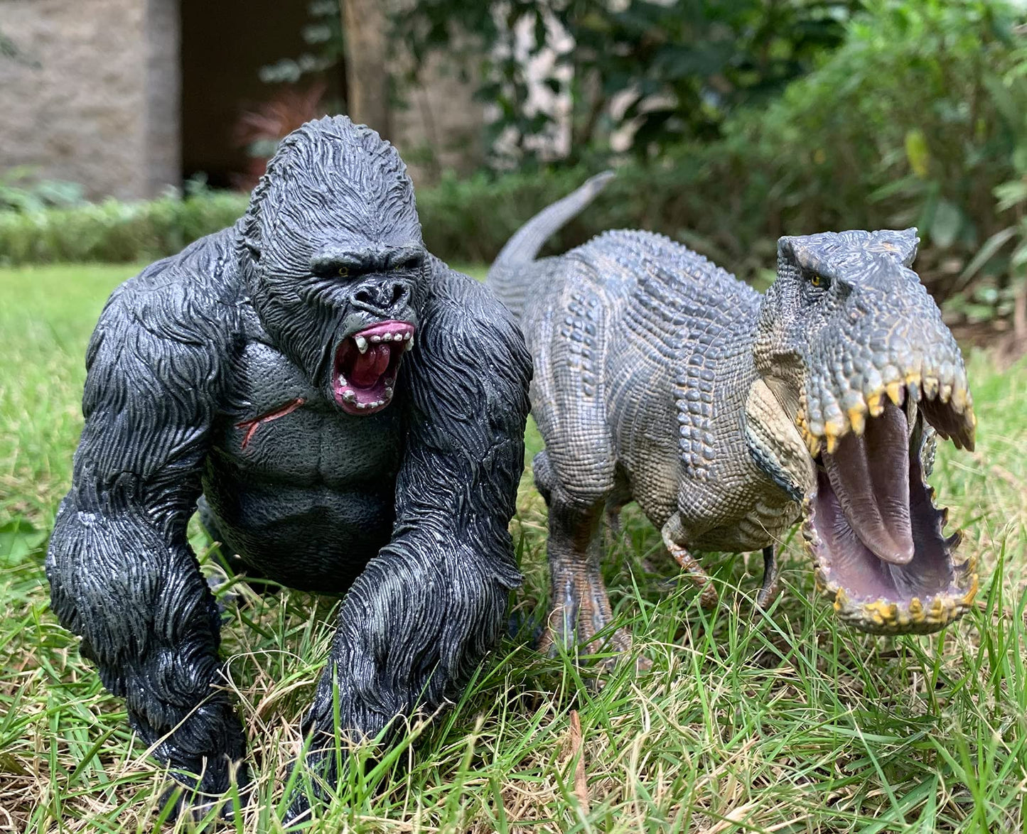 King Kong VS Vastatosaurus Rex Dinosaur Toys with Realistic Rock Action Figure Rampage Gorilla Fight Tarbosaurus Animal Figurine
