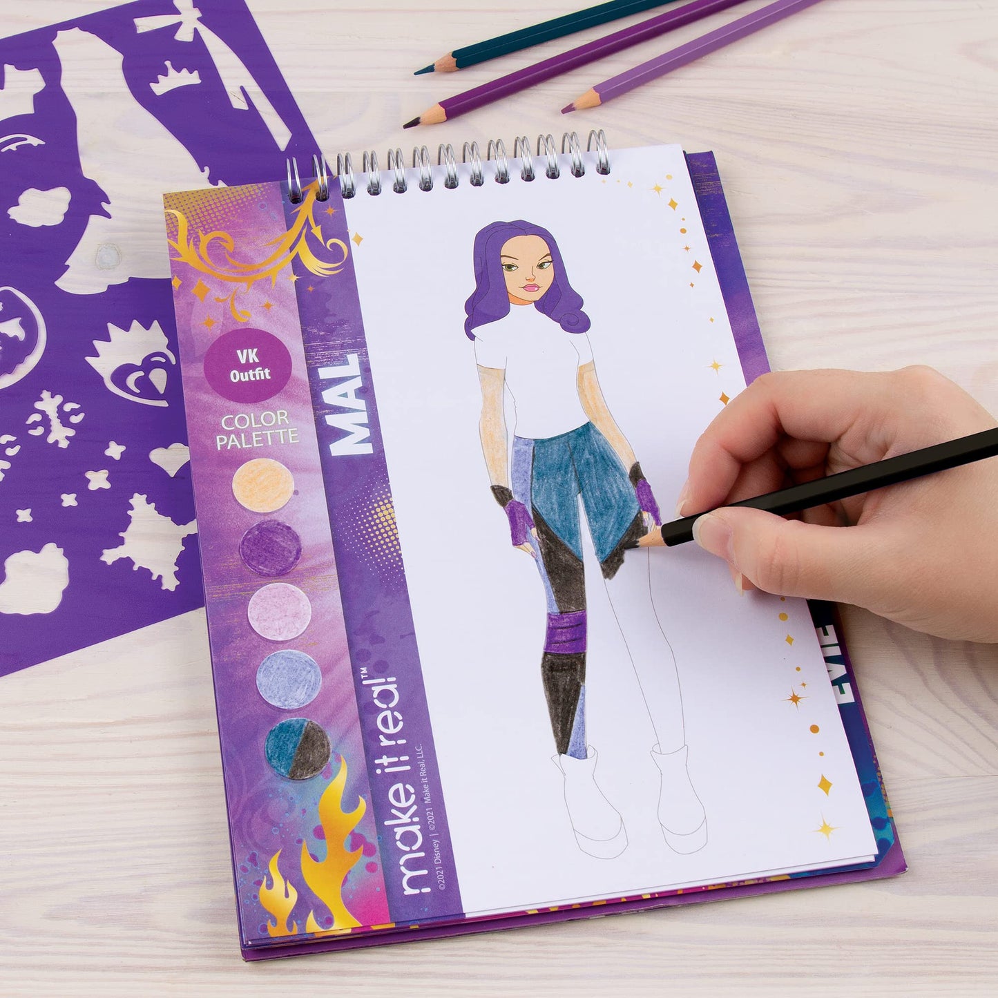 Disney Descendants Royal Wedding Fashion Design Sketchbook for Girls - Create Stunning Wedding-Themed Fashions with 183 Stickers