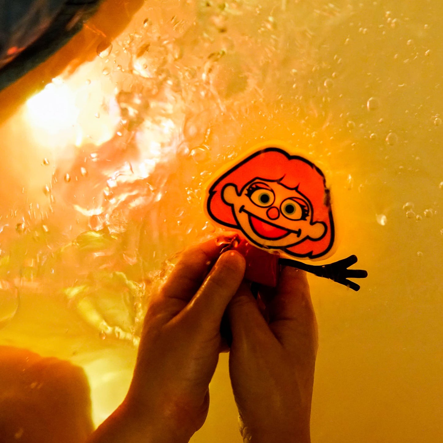 Glo Pals X Sesame Street Water-Activated Bath Toy With 6 Reusable Light-Up Cubes For Sensory Play (Julia, Cubes With Character)