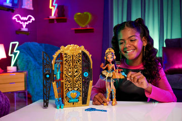 Monster High Skulltimate Secrets Doll Set - Cleo De Nile with Dress-Up Closet, 19+ Surprises, Multicolor, Model HXH86, One Size