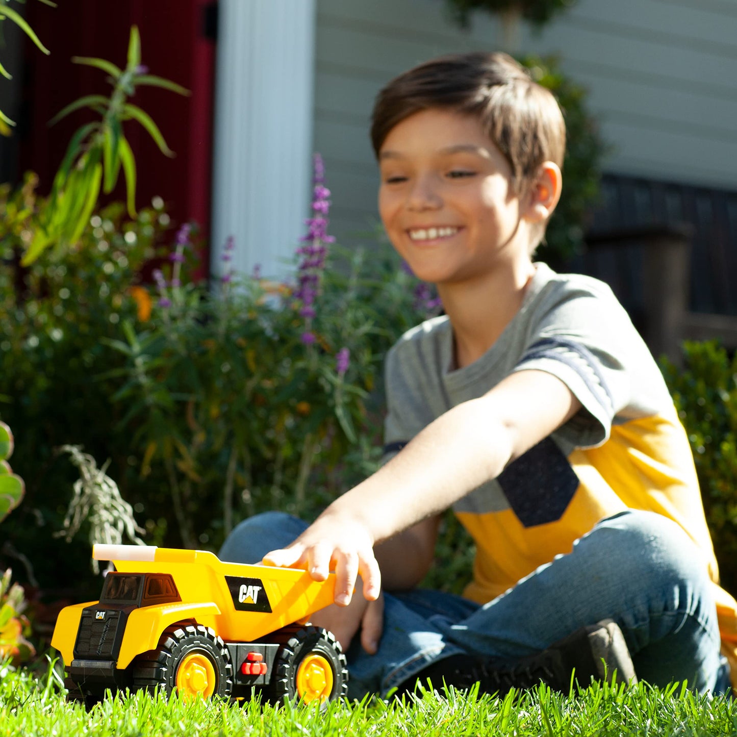 CAT Construction Toy Dump Truck, 10" with Realistic Lights & Sounds, Movable Parts, Multicolor, Model 82285