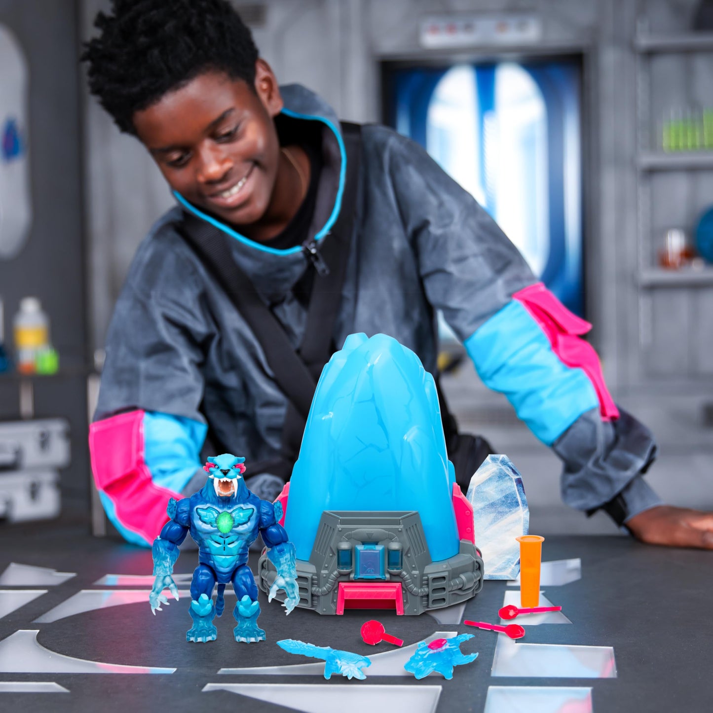 MrBeast Lab Melt The Ice to Release A Beast with The Cryo Lab Collector Figure  7inch/18cm Figure with 30+ Lights  Sounds and Reactions  Includes 2   2 Big Cat Figures to Collect