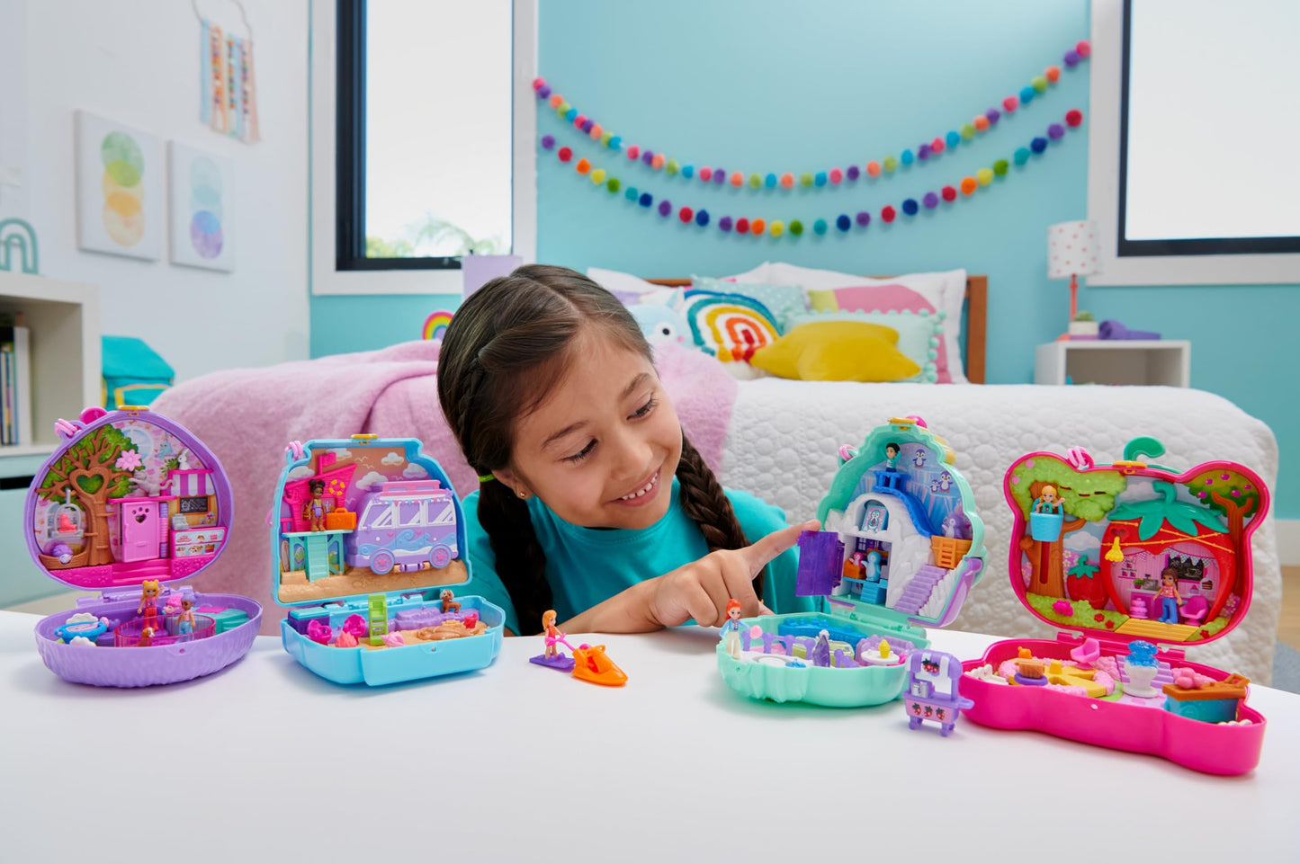 Polly Pocket Compact Playset with 2 Micro Dolls & 13 Accessories, Multicolor, Model FRY35, Travel Toys with Surprise Reveals
