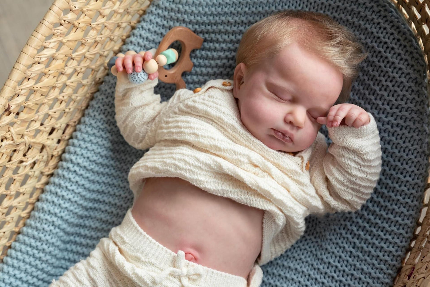 Oyesy Reborn Baby Dolls Girls 20 Inches Handmade Washable Reborn Babies Soft Vinyl Body With Anatomically Correct, Reborn Doll Looks Like A Real Baby (Closed Eyes Blonde Girls)