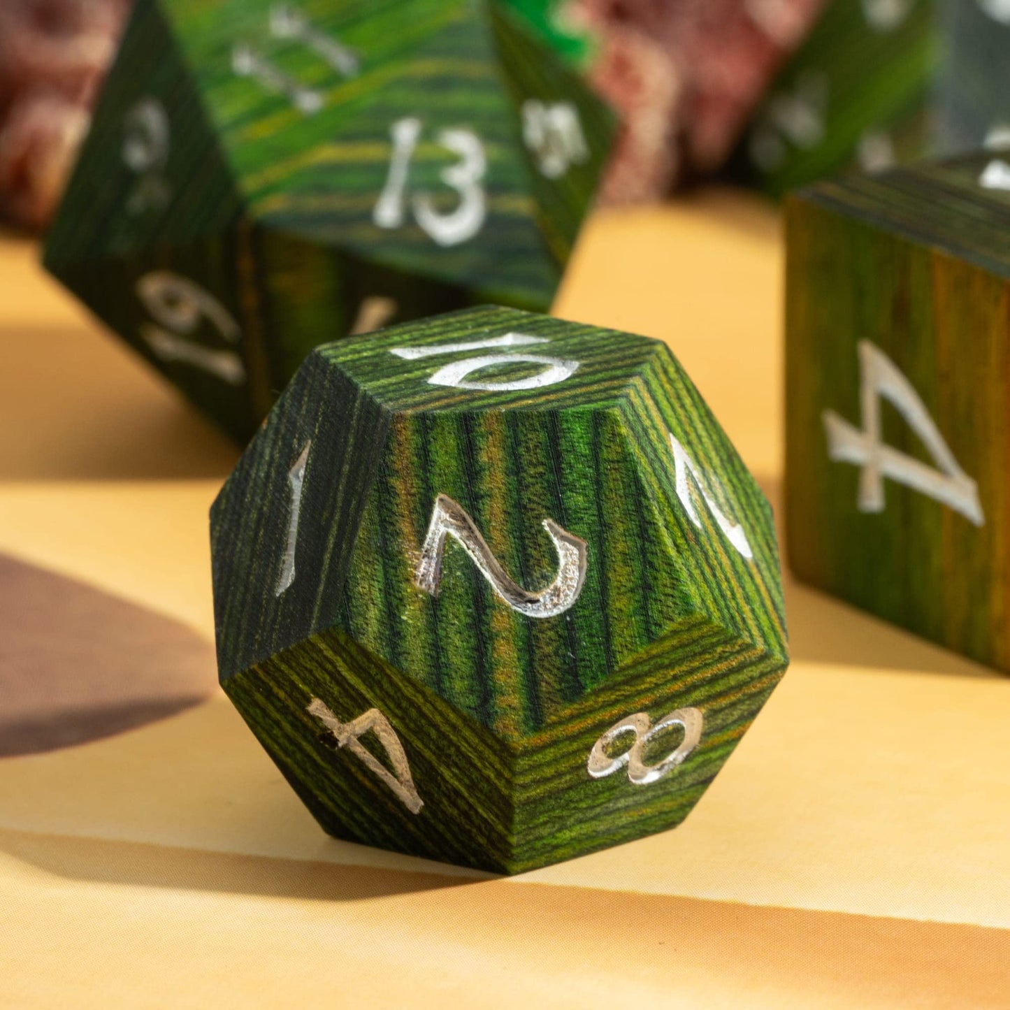 HDdais 7PCS DND Dice Set Green Wood D&D Polyhedral Dice with Metal Box for Dungeons and Dragons Role Playing Tabletop Games (Gra