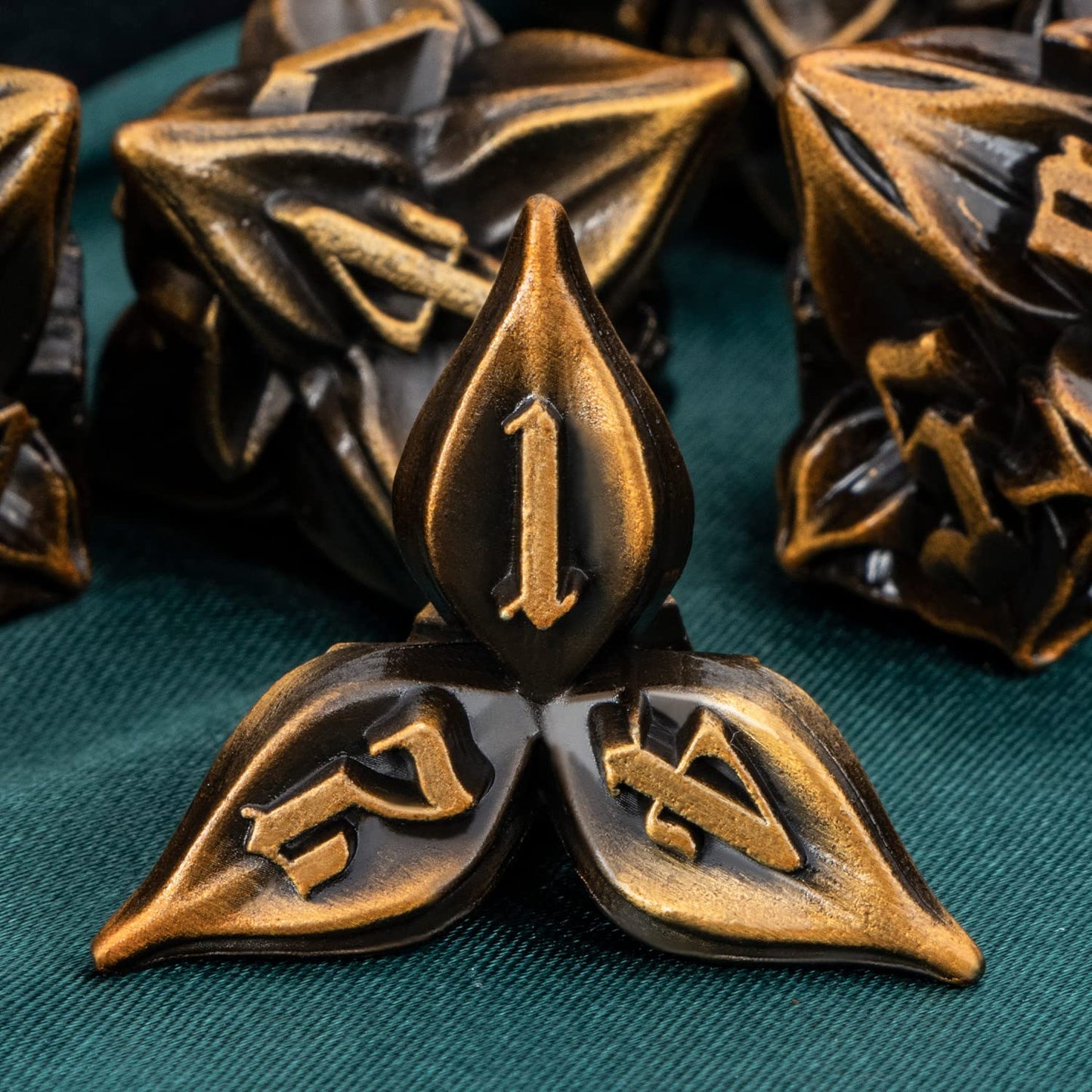 ARUOHHA Metal D&D Dice Set DND Ancient Gold D&D Dice Set with Gift Box, D + D 7PCS Leaf Design Polyhedral Dice Dungeons and Drag