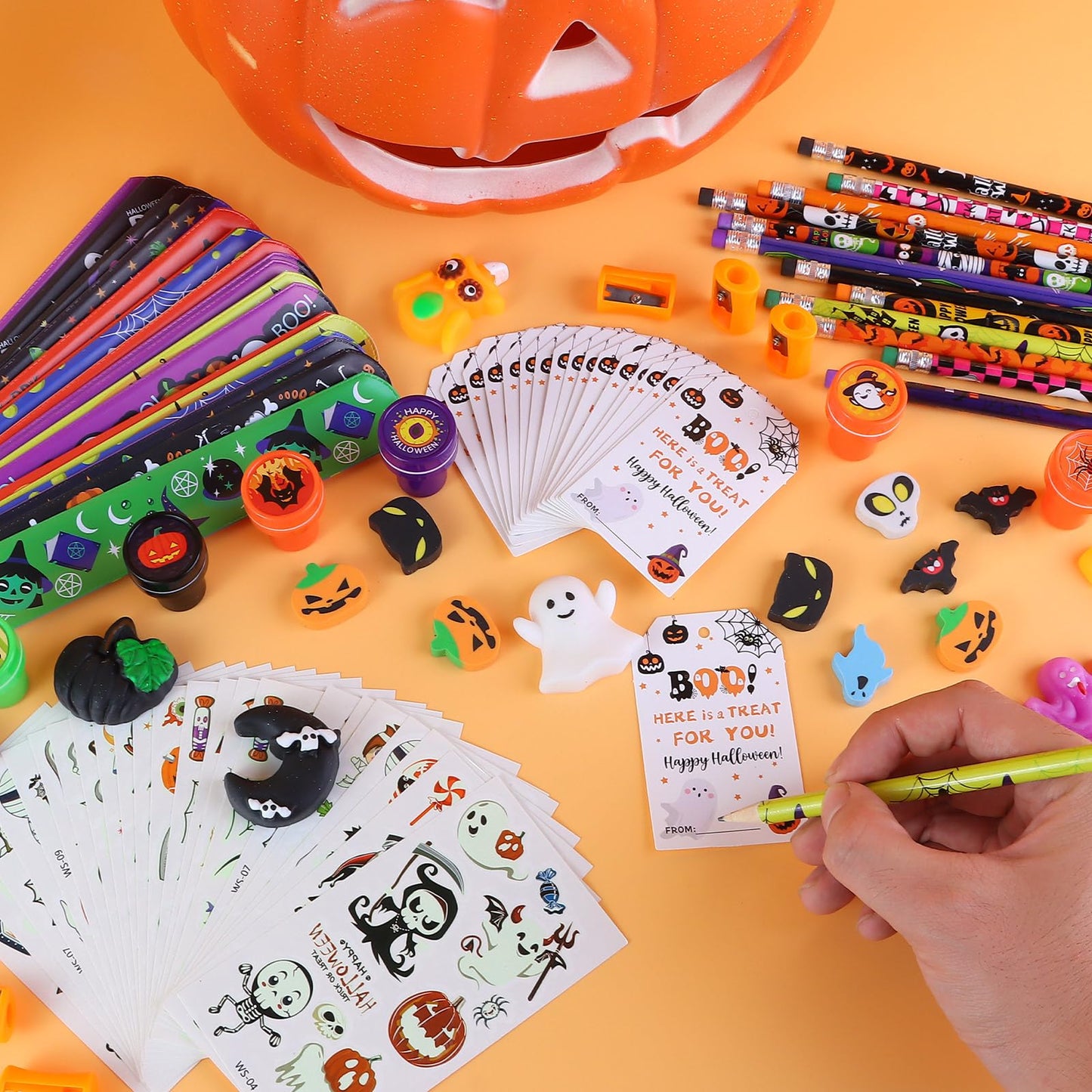 24Pack Halloween Party Favors for Kids, Halloween Classroom Gifts Giant Lollipop Gifts for Birthday Party with Gift Cards, Penci