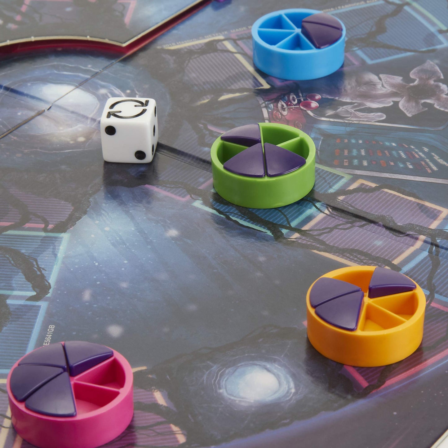 Trivial Pursuit Netflix's Stranger Things Back to The 80s Edition: mature-themed and Teen Party Board Game