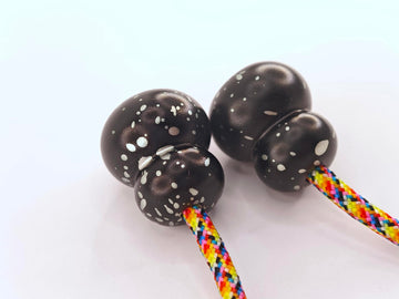 L-Shizuku Begleri Fidget Beads - Worry Fidget Beads Spin & Bump - Made Of Aluminum Alloy - For Men Women Youngs Skill Players Creates A Bit Of Magic For You (Cala-Black&White)