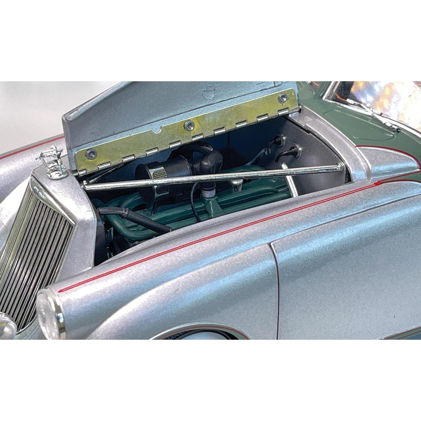 Pierce Arrow Signature 1/18 1933 Silver Arrow Car