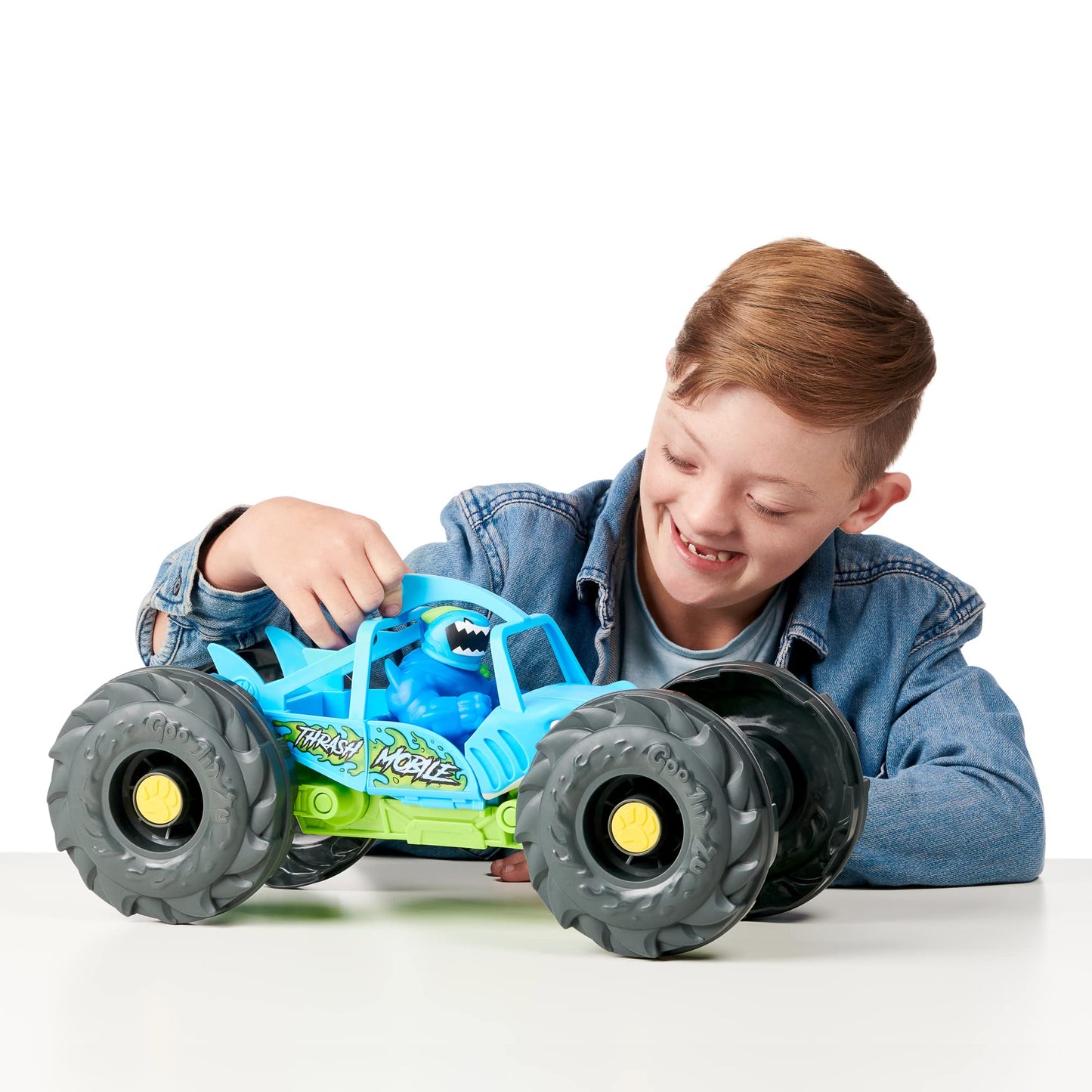 Heroes of Goo Jit Zu Stretch and Strike Thrash Mobile Vehicle, Multicolor, Model 41411, with Missile Launcher and Goo-Filled Race Suit