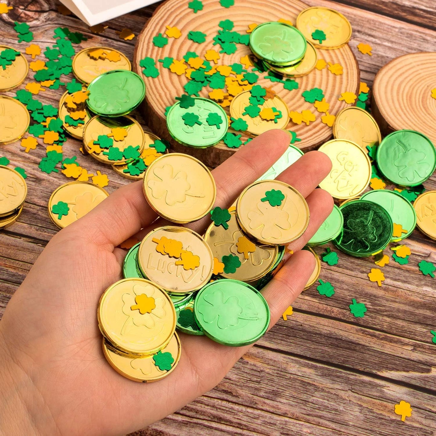 Lippbest St Patrick's Day Gold and Green Lucky Coins - 120 Pcs Plastic Shamrock Leprechaun Coins for Irish Party Table Decoratio