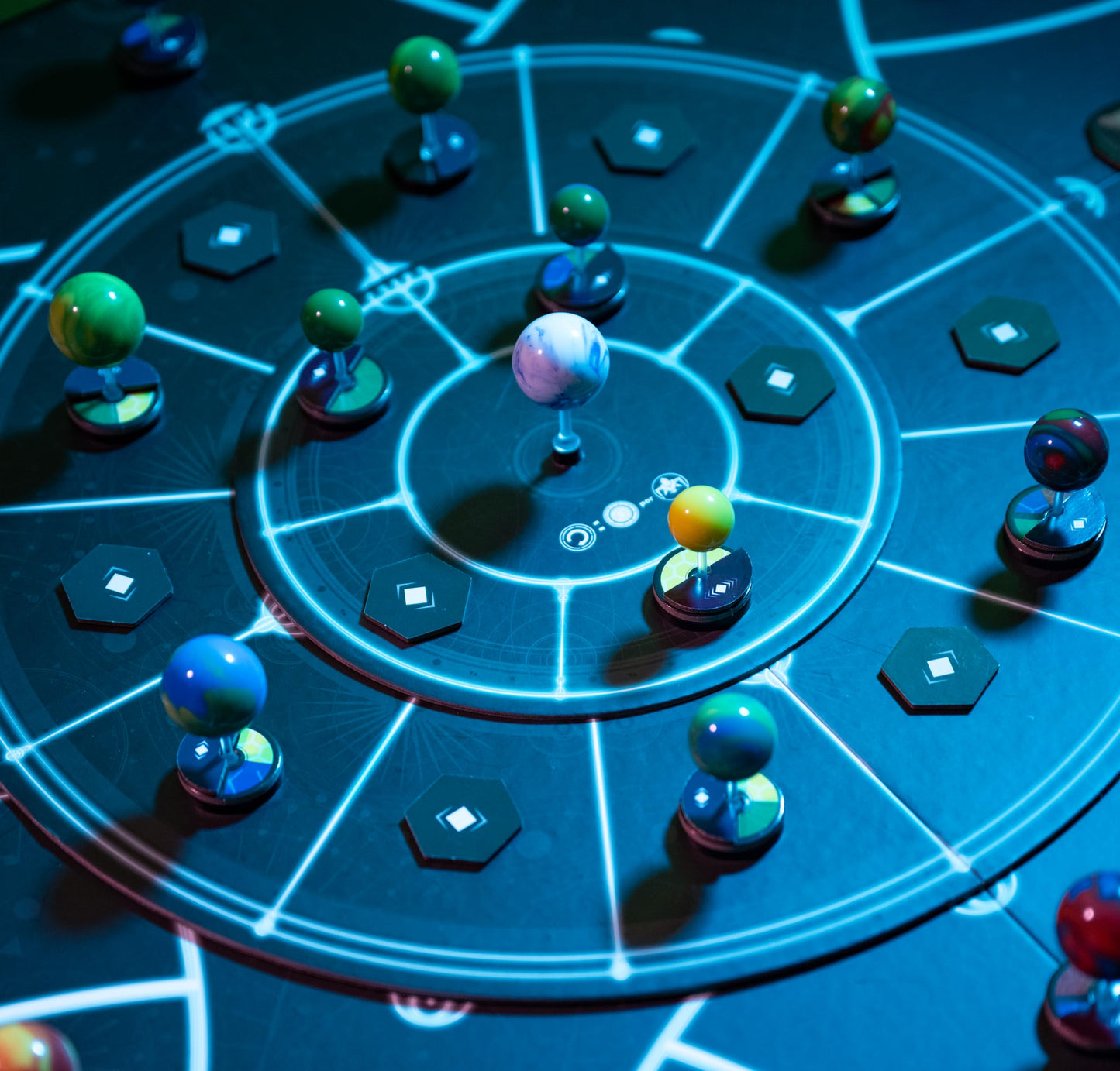Grey Fox Games Last Light Board Game | Explore Space, Fight Your Friends, Control an Alien Race | Ages 14+ | 2-4 Players | 60 Mi