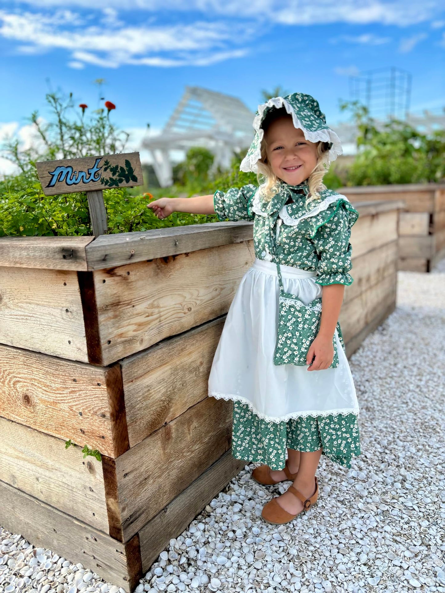 Aoiviss Girls Pioneer Costume Floral Colonial Prairie Dress For Little Kids With Apron And Bonnet, Green