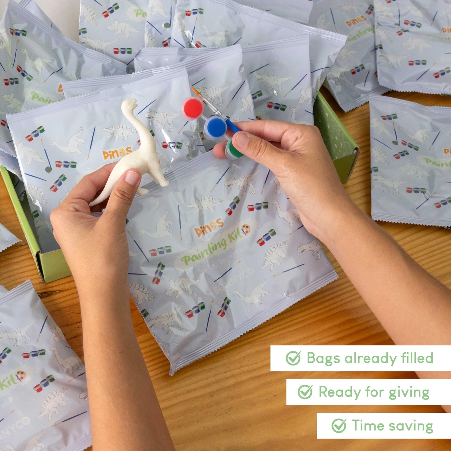 BONNYCO Dinosaur Painting Kit - 16 Kids Party Favors, Green Acrylic, Model GE0069, Ideal for Birthdays and Pinata Stuffers