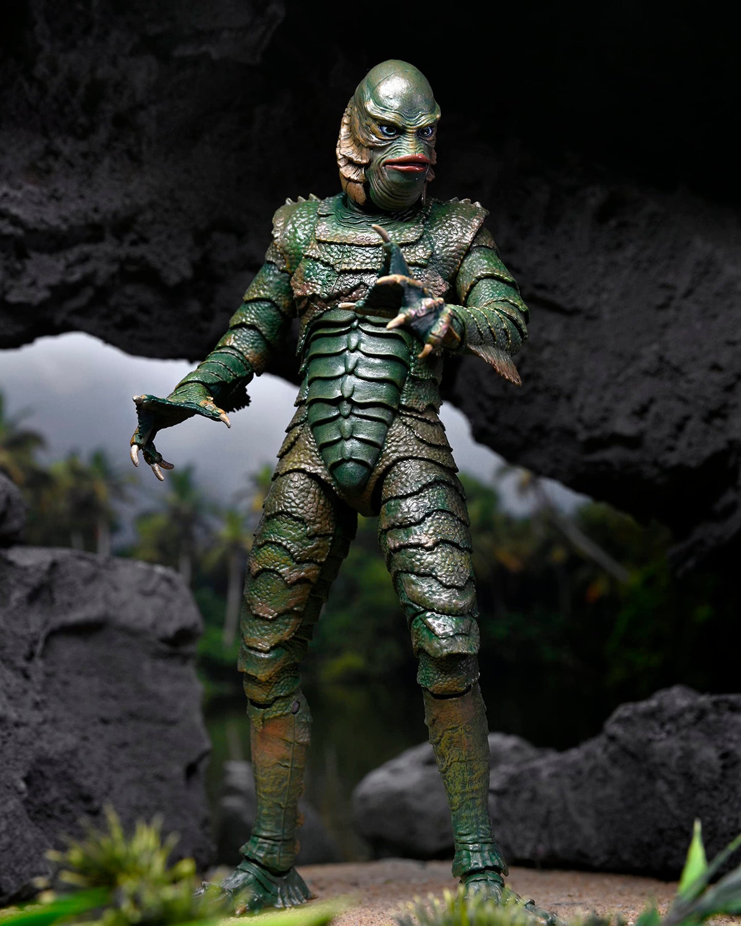 NECA - Universal Monsters - 7  Scale Action Figure - 7 Ultimate Creature from the Black Lagoon (Color)