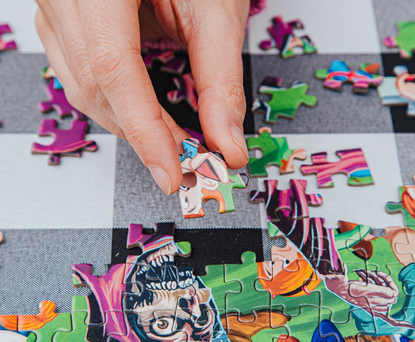 Horror Attack 1000-Piece Jigsaw Puzzle | Fun Brain Teaser, Toys & Games For Adults | 28 X 20 Inches