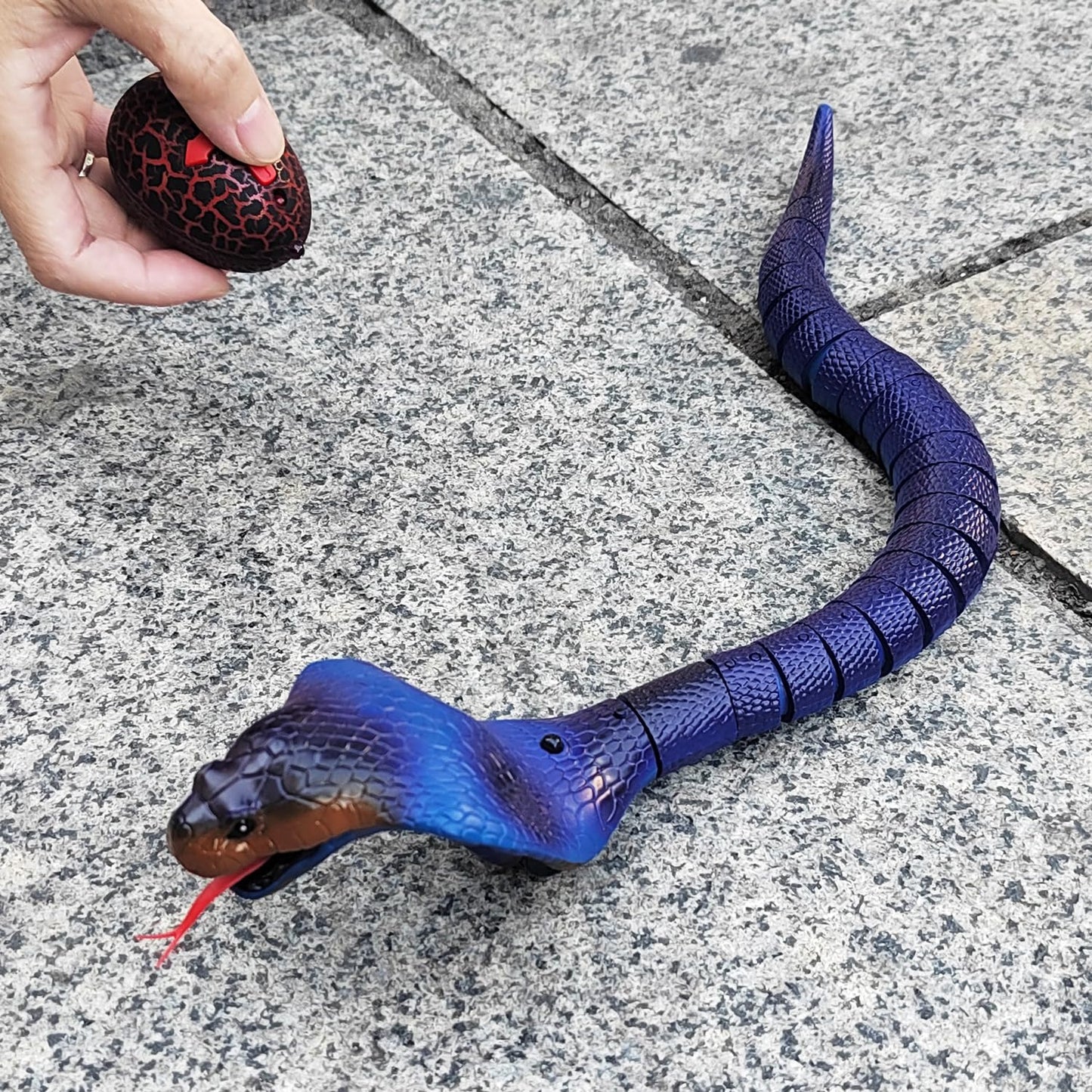 Tipmant Realistic Remote Control Snake Rc Cobra Animal Toy Crawling Electric Electronic Battery Powered Honored For Kids Cat Hal