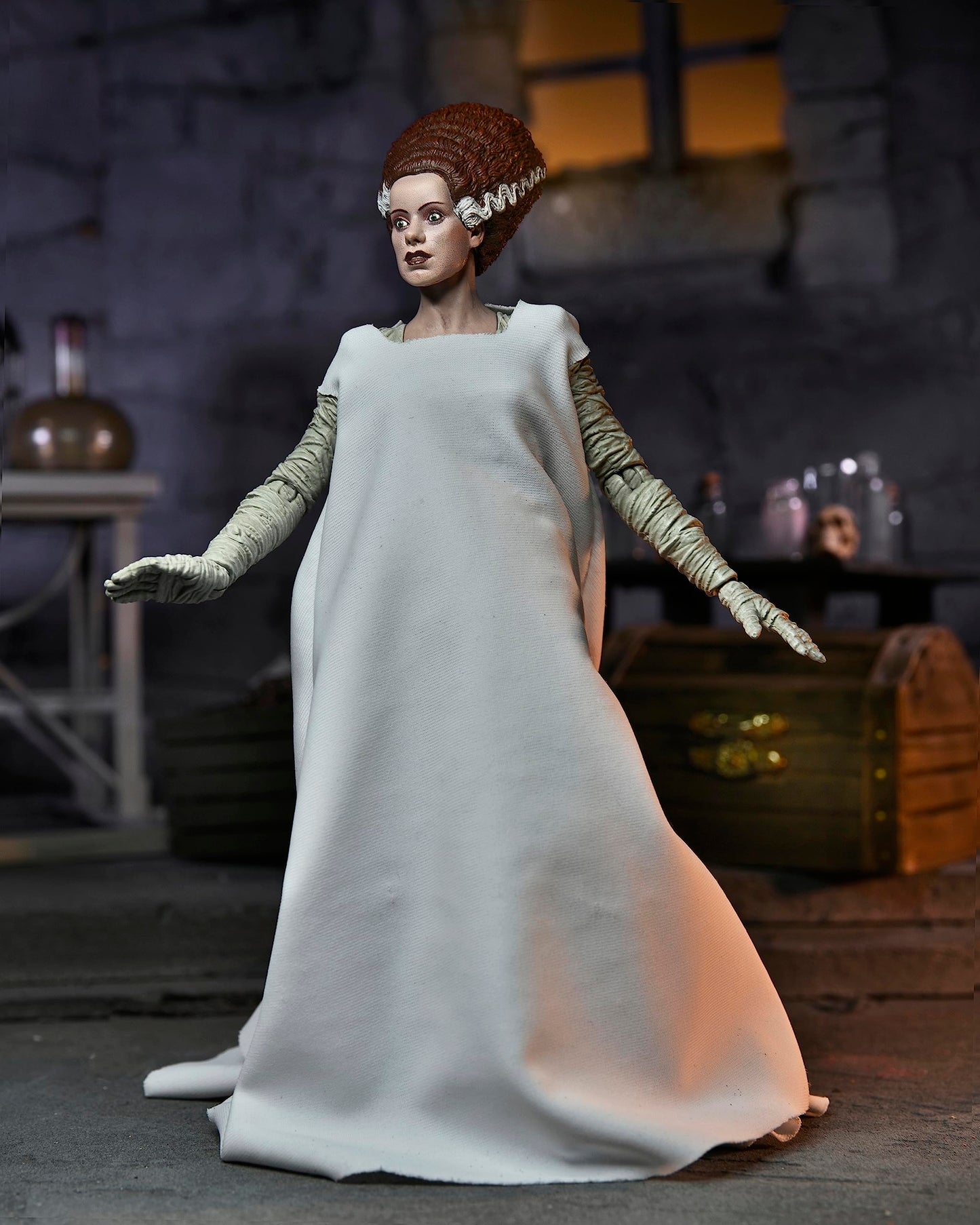 Neca: Universal Monsters Bride Of Frankenstein Ultimate 7' Action Figure