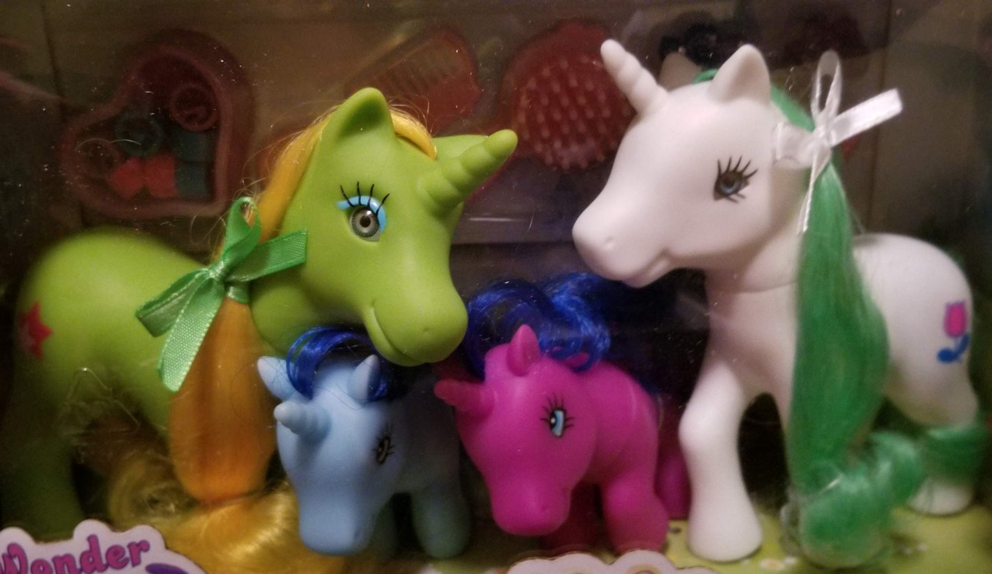 Wonder Pony Land -Little Pony Family Set Of 4 Dream Collection