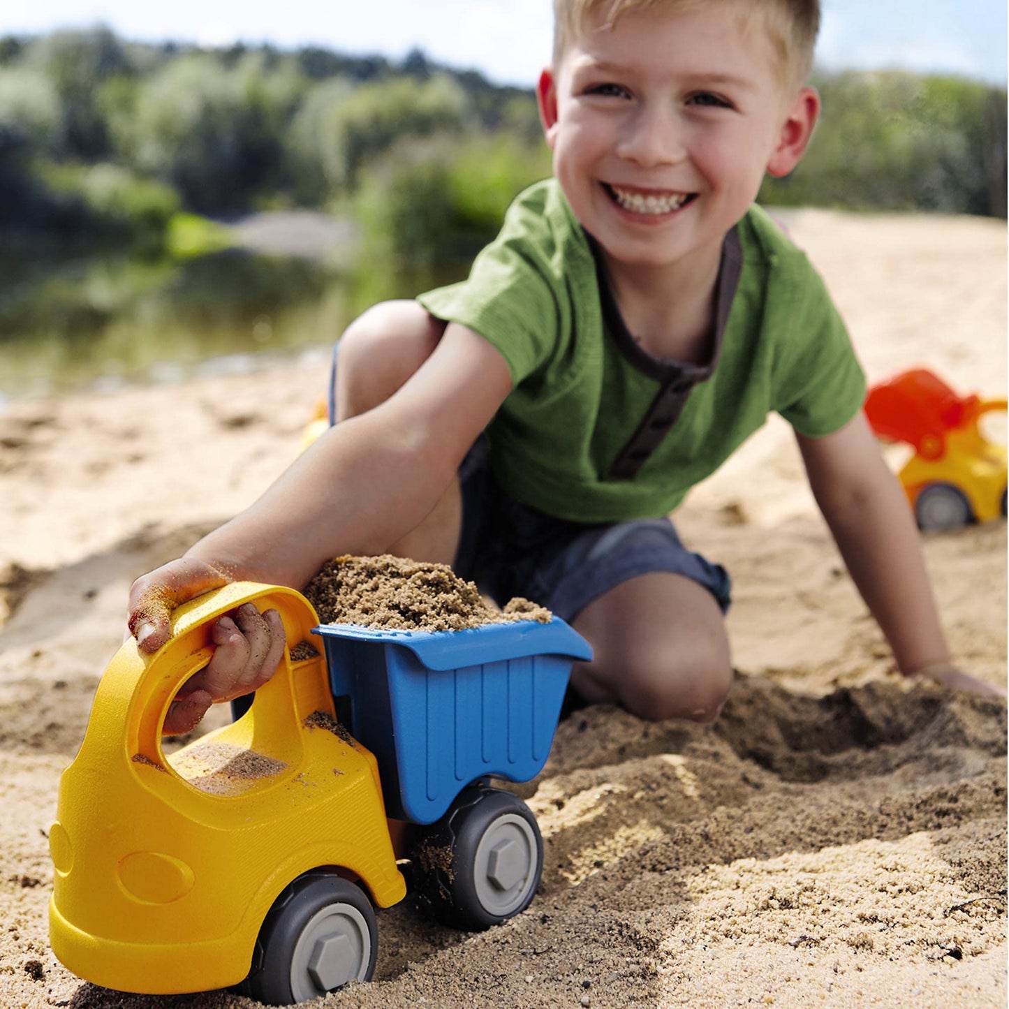 HABA Dump Truck Beach Toys for Toddlers 1-3, Sandbox Toys, Construction Toys, Excavator Toys for Boys 3-5 Year Old & Beach Essen