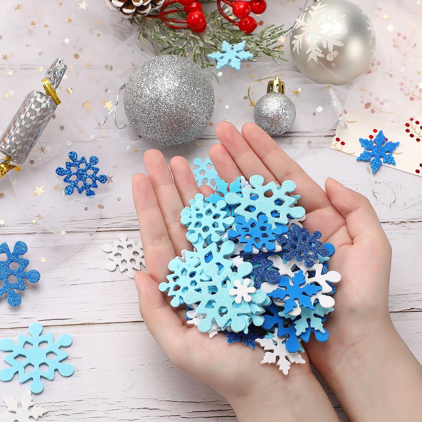 SEPGLITTER Snowflake Stickers, 600Pcs Foam Decals, Winter Glitter, Self-Adhesive EVA, for DIY Craft Projects, Christmas Decorati