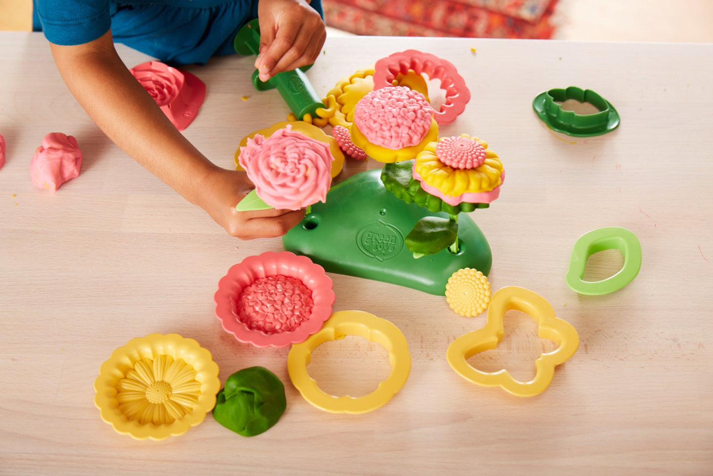 Green Toys Flower Maker Dough Set-21 Piece Pretend Play,Motor Skills,Creative Arts &Crafts Activity Kids Toy Set ,No BPA, phthal